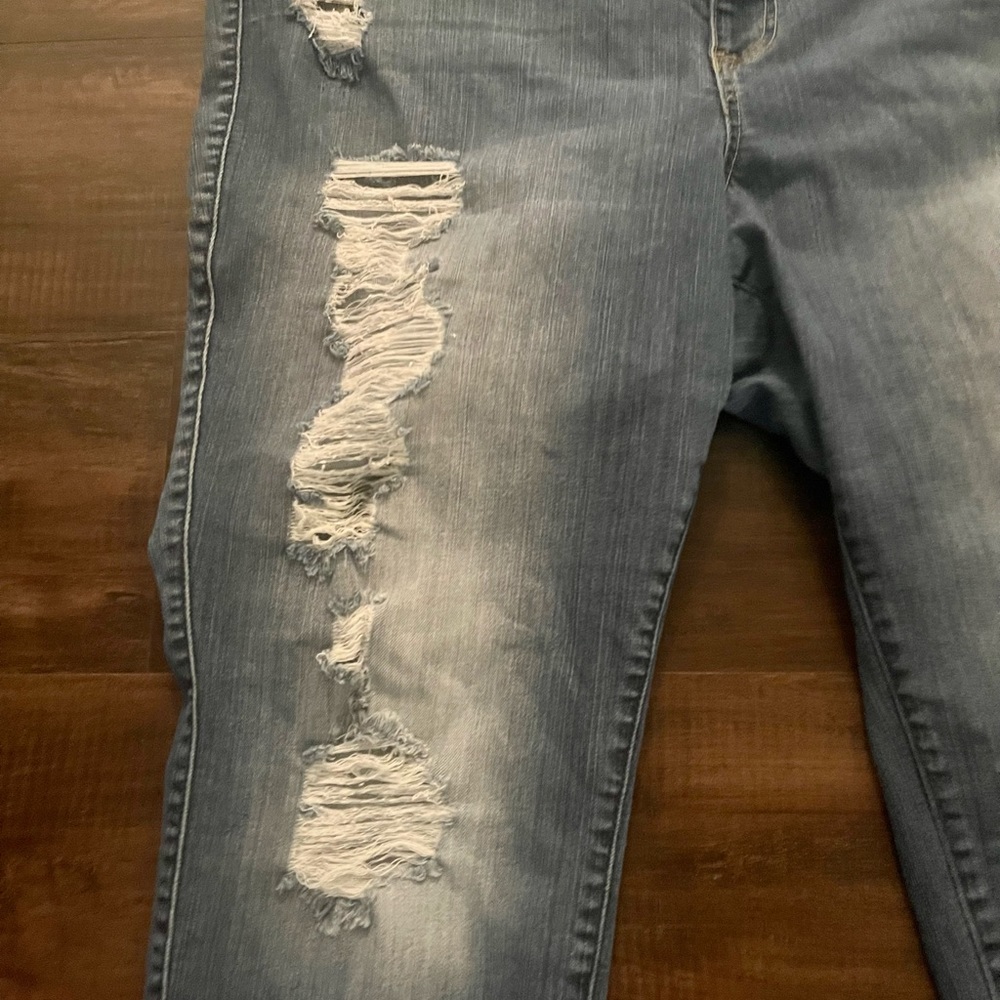 24W Torrid Skinny Destructed Jegging